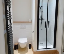 Sanitaire : pose équipements salle de bain avec douche Sanitaire : pose équipements salle de bain avec douche